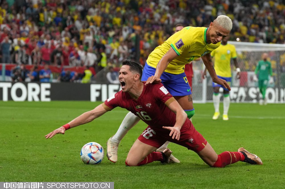 的头球攻门 的头球攻门